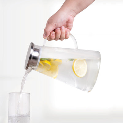 Jarra de Vidrio Borosilicato 1.8 L Vidrio y Acero Inoxidable. 8 x 14 x 23 cm., Resistente 250 °C ,Tapa Doble Uso Filtro/Boquilla , Bebidas Frías y Calientes